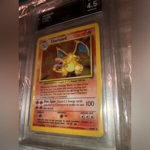 Charizard Pokémon Card